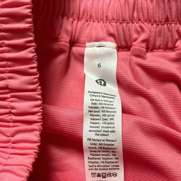 LULULEMON HOTTY HOT HR SHORTS 2.5” in SAKURA PINK SZ 6 NWT